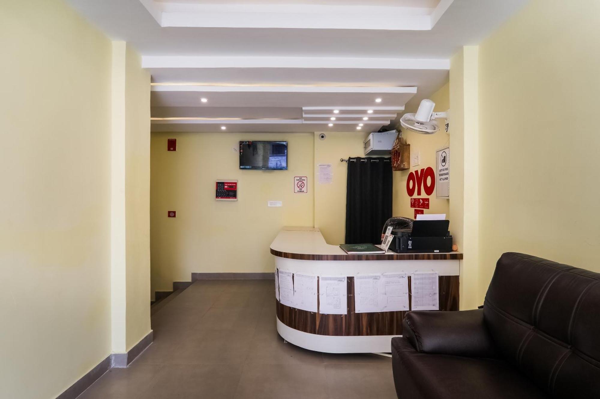 Collection O Sr Inn Chinhat Екстер'єр фото