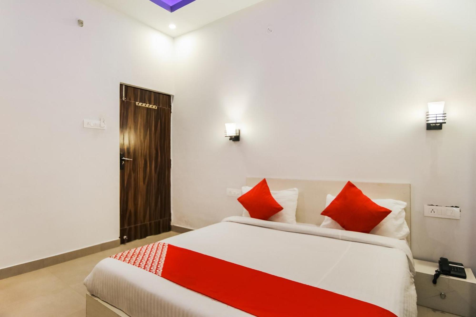 Collection O Sr Inn Chinhat Екстер'єр фото